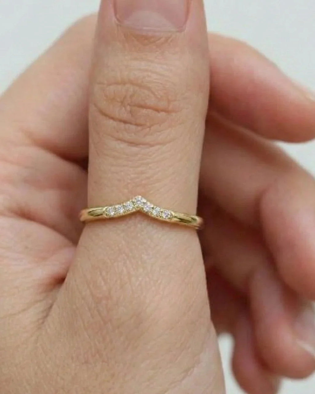 Engagement ring setting comparison: prong, halo, pavé, trilogy, bezel