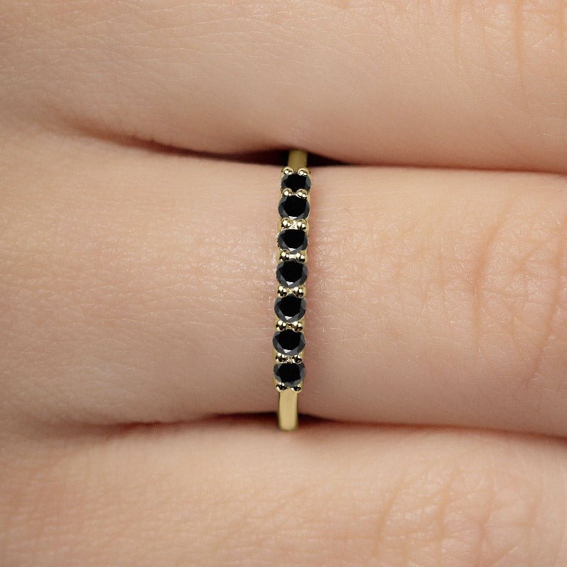 Vadha ring in yellow gold set with 7 natural black diamonds