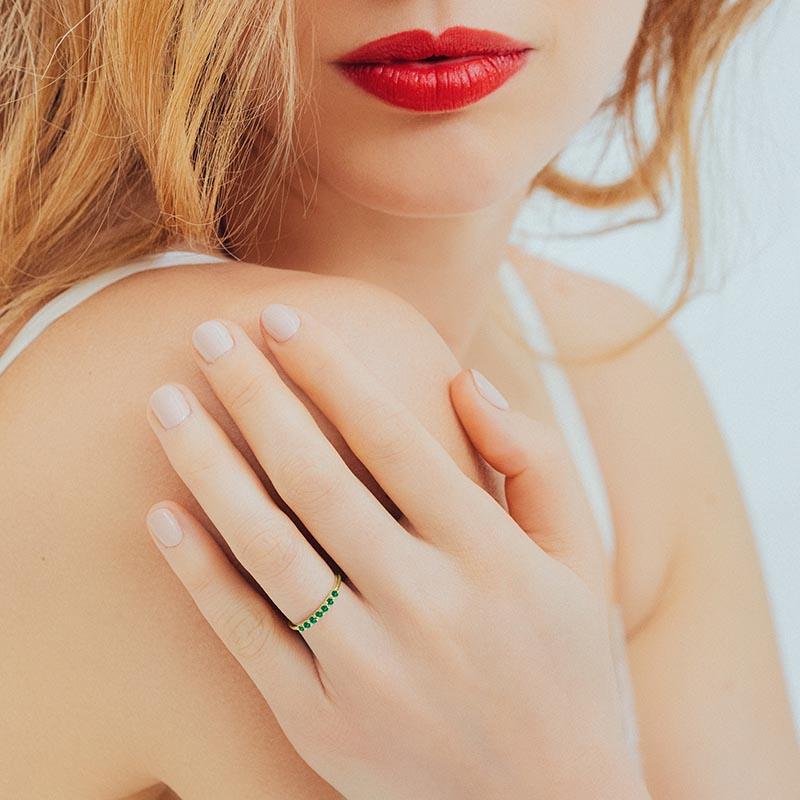 Wedding ring set with natural emeralds