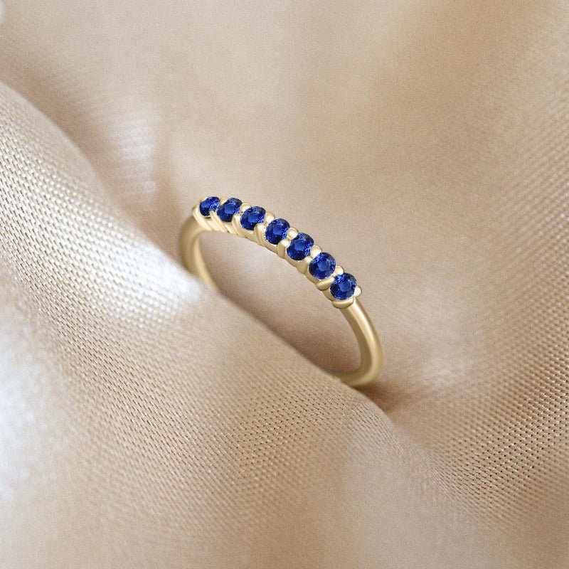 Vadha ring yellow gold set with 7 sapphires