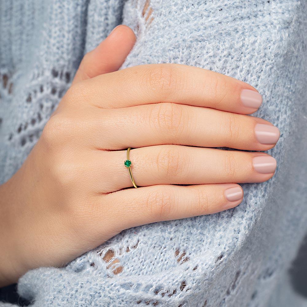 Saral engagement ring in yellow gold and emerald