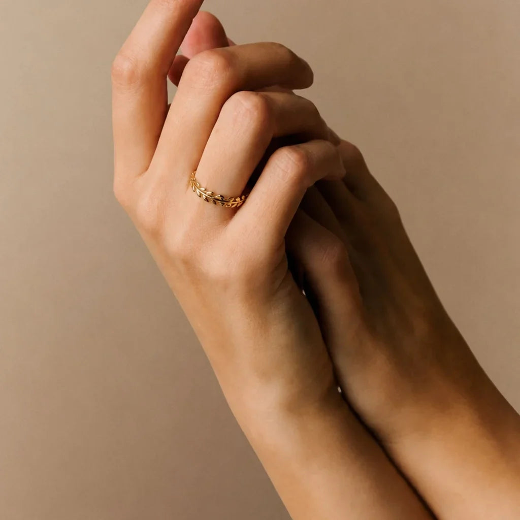 Daphné ring in 18K yellow gold worn on the hand, hypoallergenic fine jewellery by Mayuri