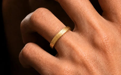 Chevron ring in 18K yellow gold, worn, fine jewellery for sensitive skin by Mayuri