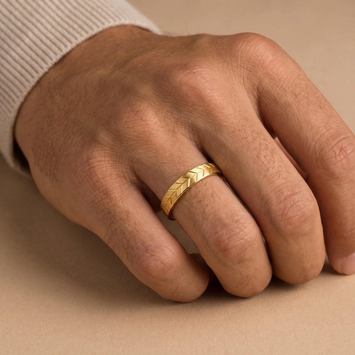 Men's chevron engraved wedding ring yellow gold 18K Maât, worn close-up