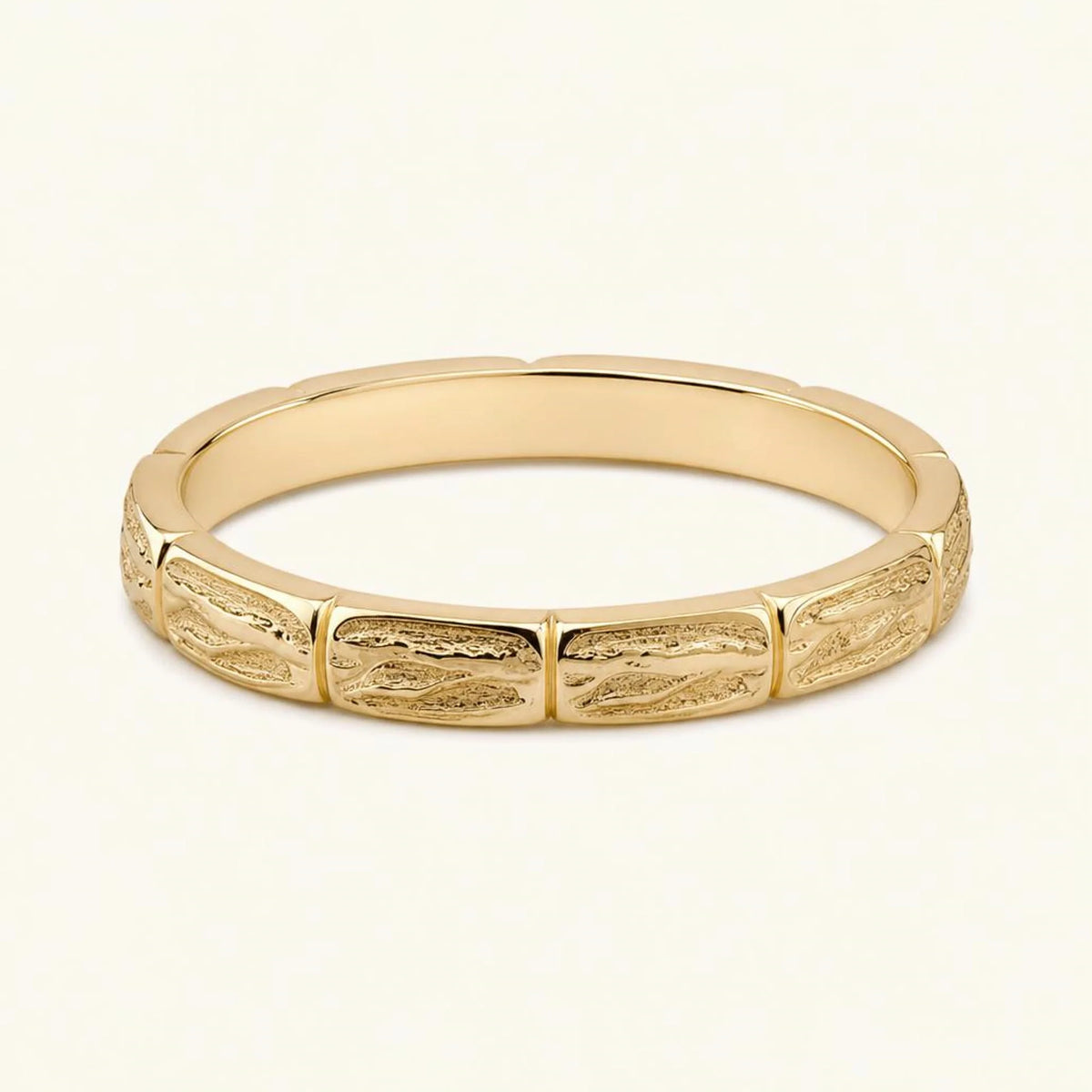 Men's Sobek 2.7mm wedding band in 18K yellow gold, ring sheathed in crocodile scales