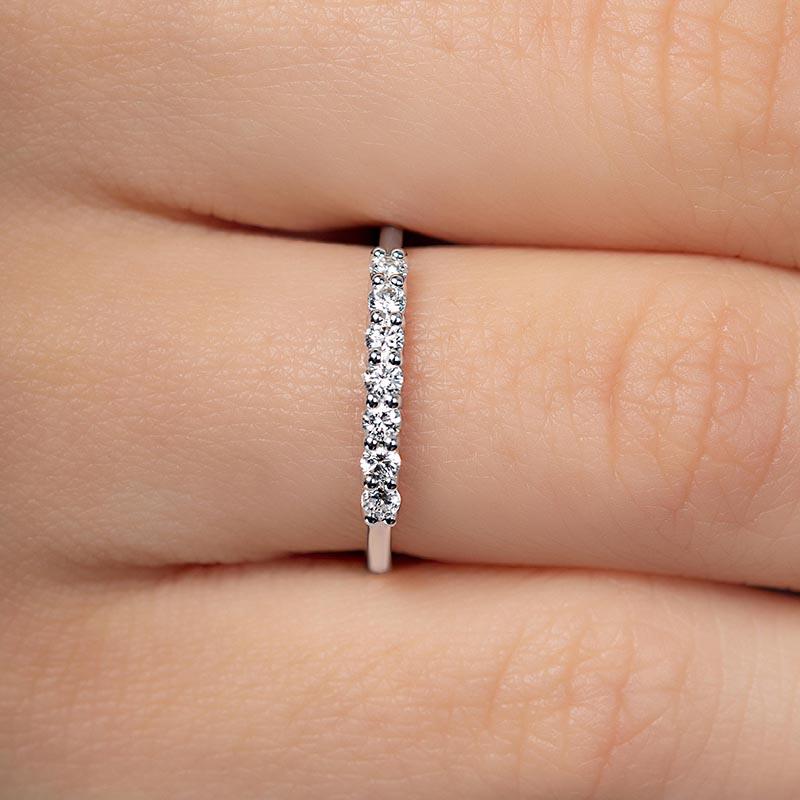 Vadha wedding ring in 18K white gold set with diamonds by Mayuri