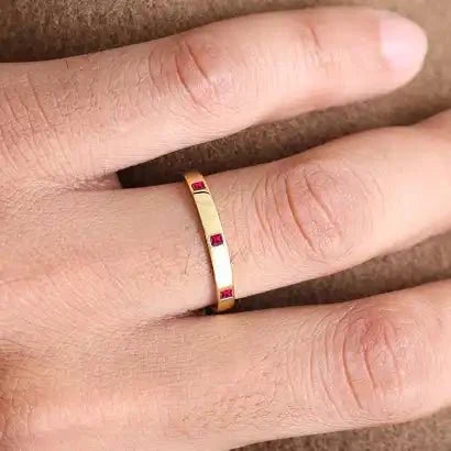 Viyom ruby ​​ring in 18-karat gold for men