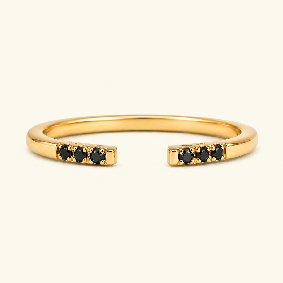 Open fine ring pavé set with black diamonds in yellow gold
