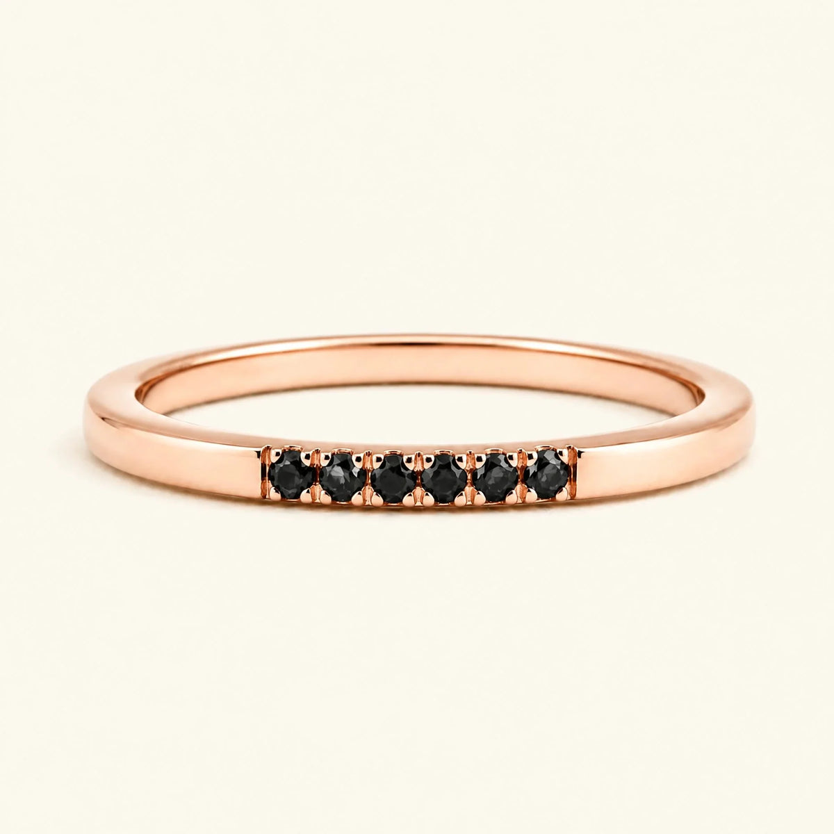 Fine ring pavé set with black diamonds in rose gold