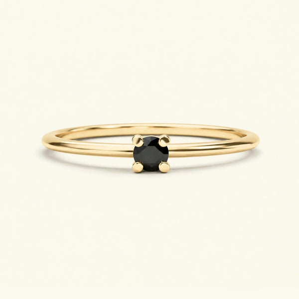 Yellow gold 18K solitaire black diamond ring