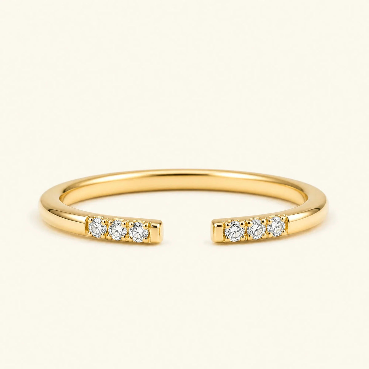 Open fine ring pavé set with white diamonds in yellow gold