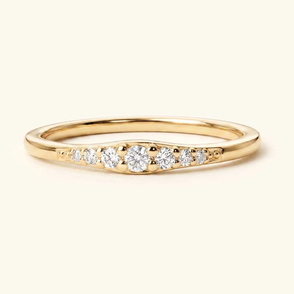 Sushma wedding ring in 18K yellow gold, graduated diamond setting by Mayuri