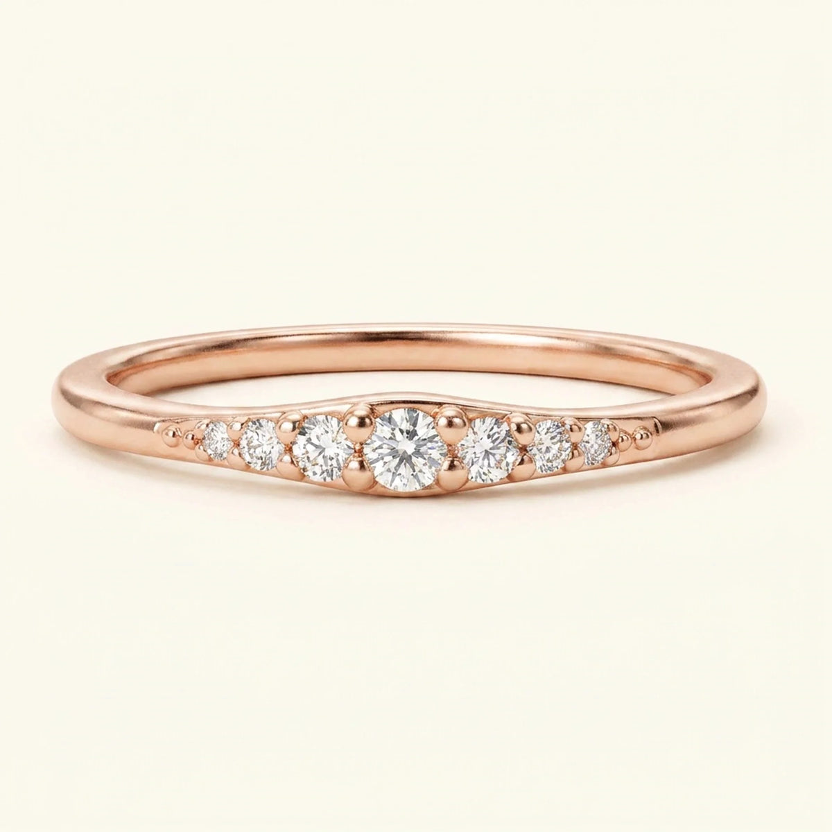Sushma wedding ring pavé with gradient diamond in rose gold