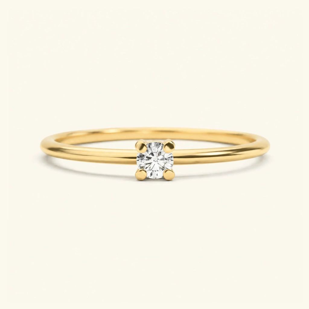 The Saral ring in 18K yellow gold, a four-prong diamond solitaire, Mayuri collection
