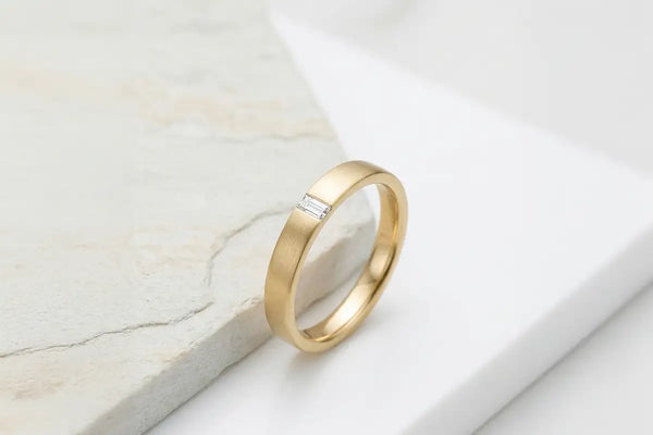 Mayuri diamond ring in 18K white gold, clean surface after care