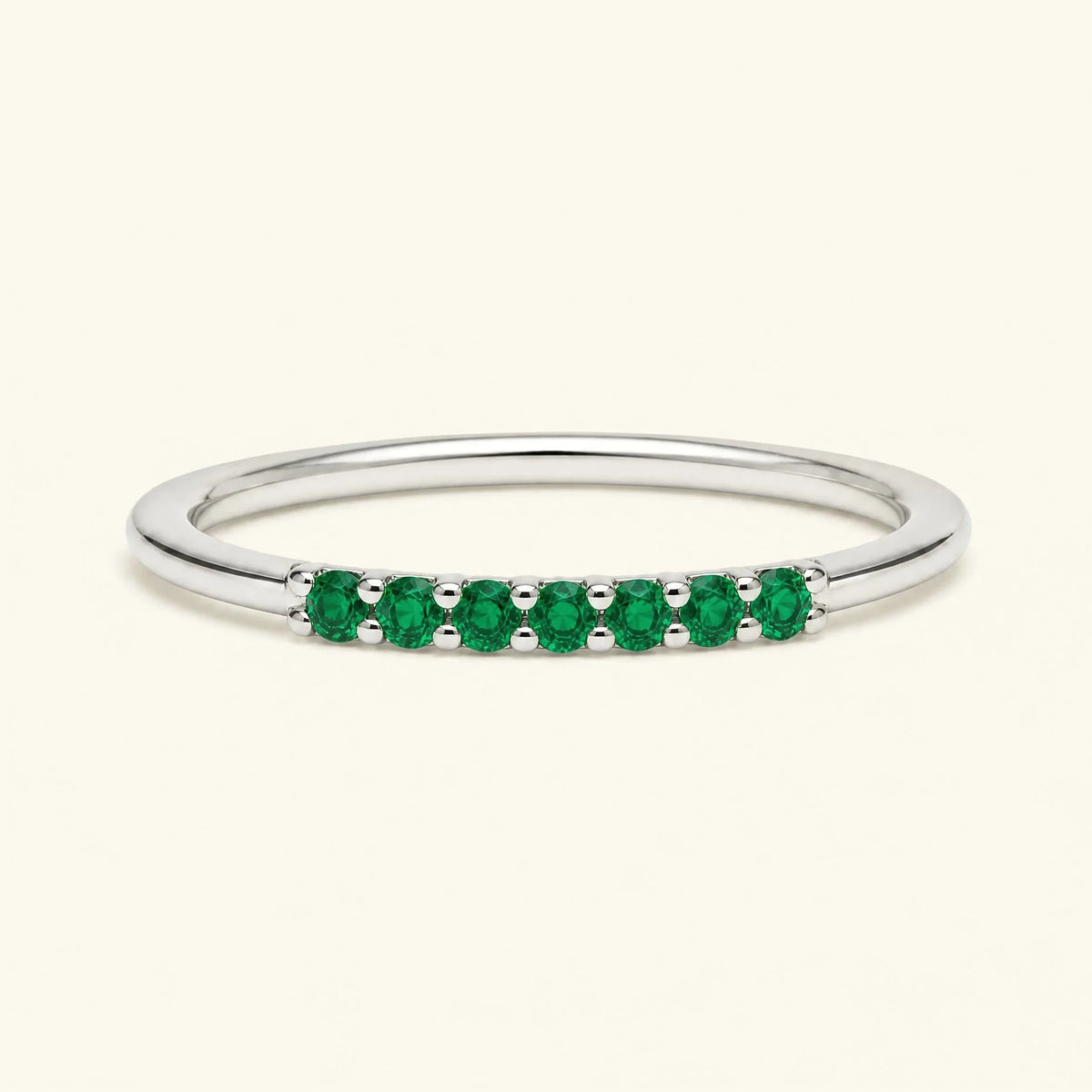 Vadha pavé wedding ring set with 7 emeralds in white gold