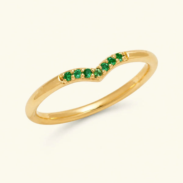 Chevron ring pavé with emeralds in yellow gold