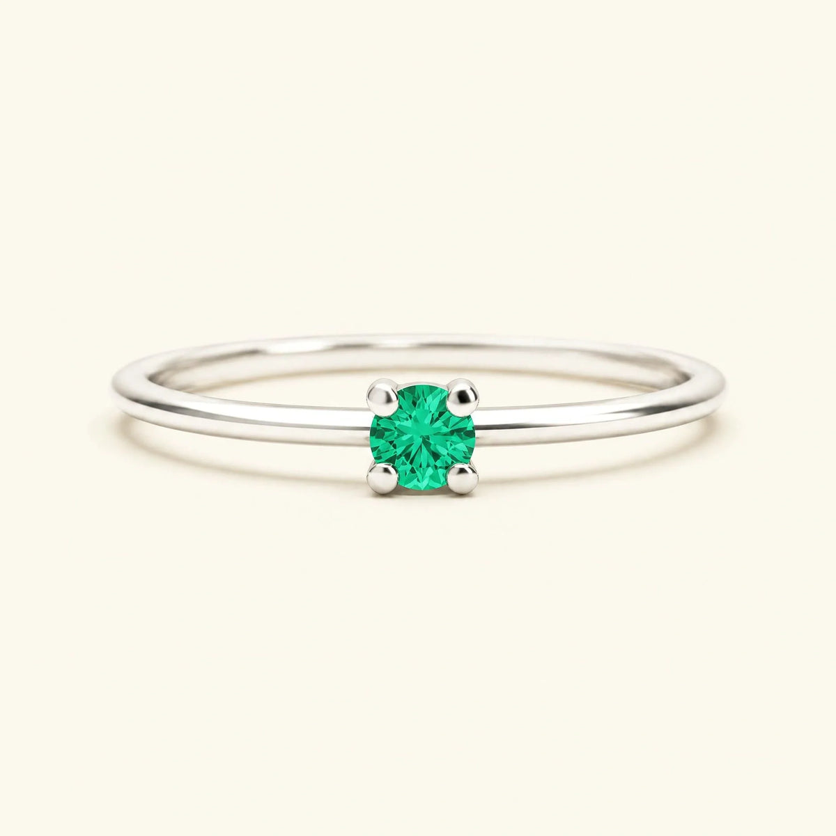 Saral ring in white gold set with an emerald