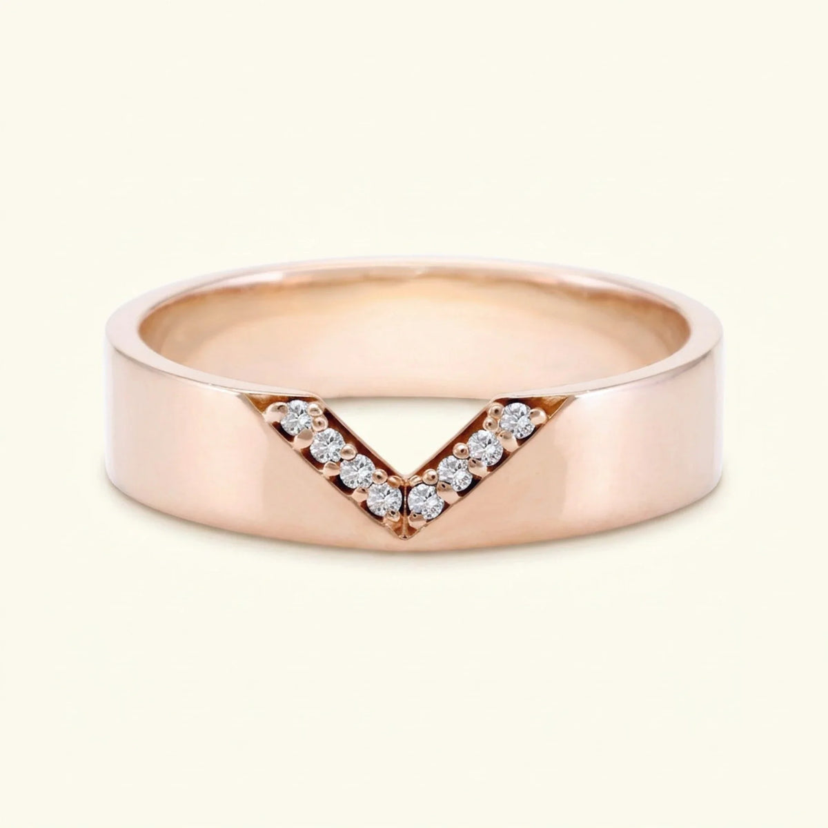V-shaped pavé white diamond ring for men in rose gold