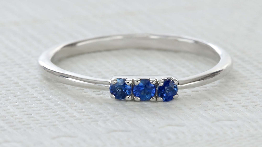 The Tina ring in 18K white gold set with blue sapphires, by Mayuri
