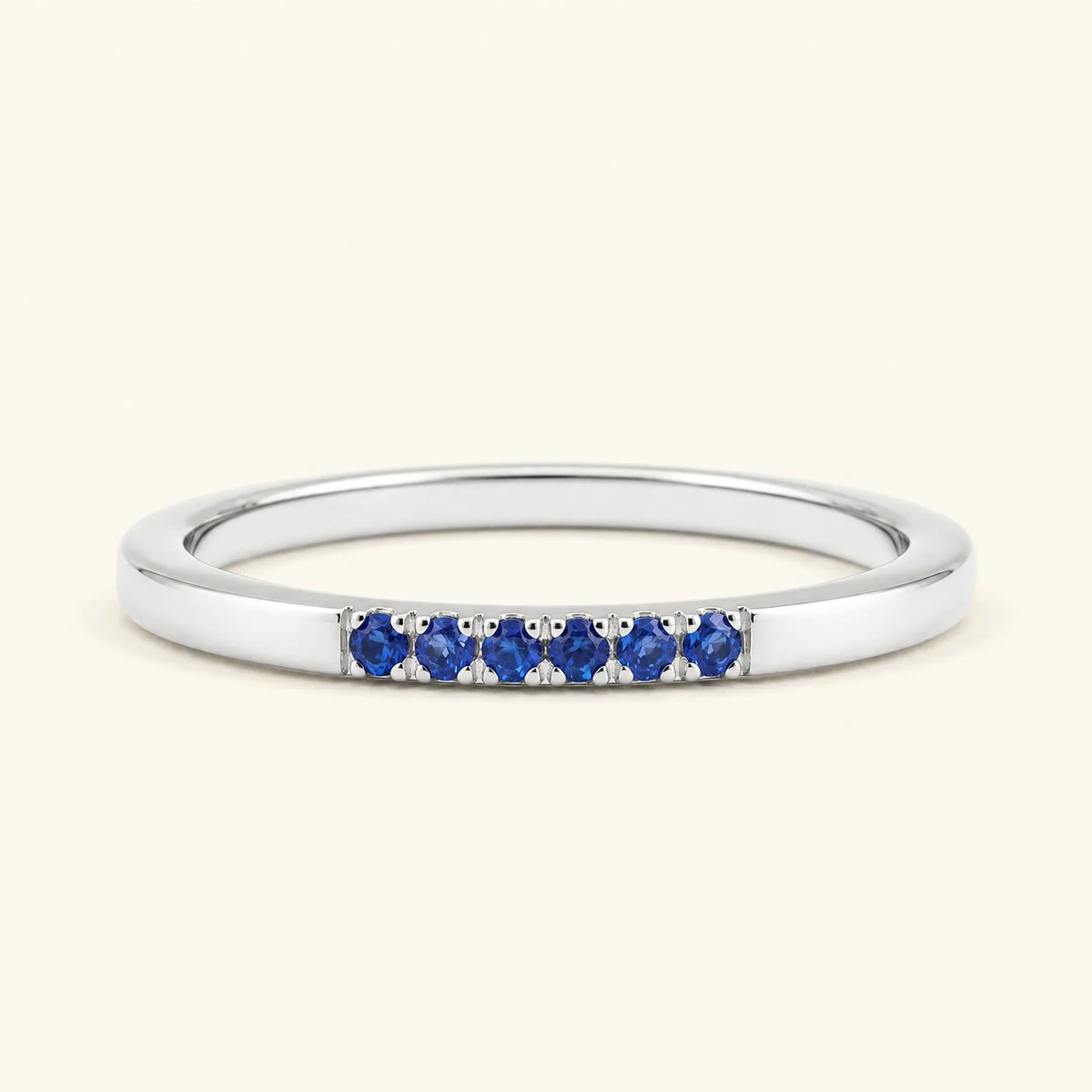 Fine ring pavé set with sapphires in white gold