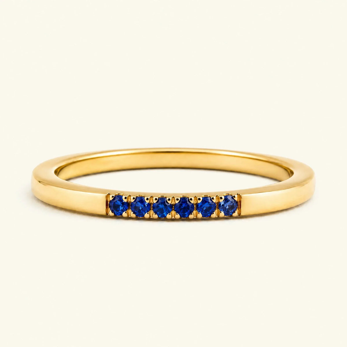 Fine ring pavé set with sapphires in yellow gold