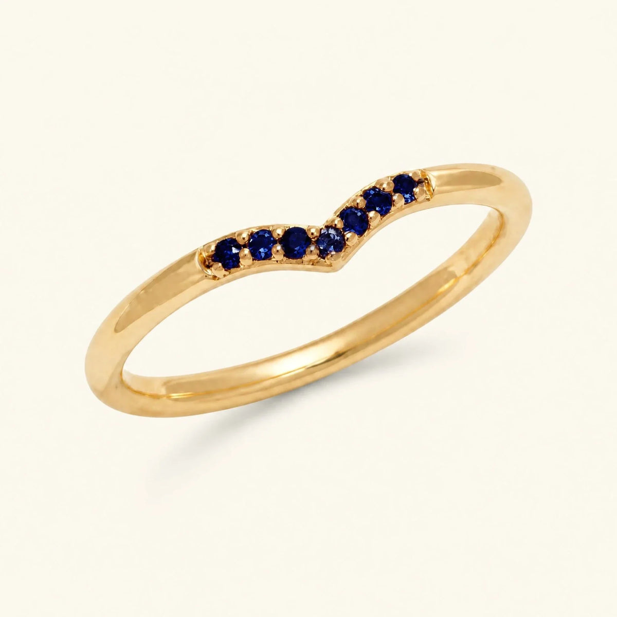 Chevron ring pavé set with sapphires in yellow gold
