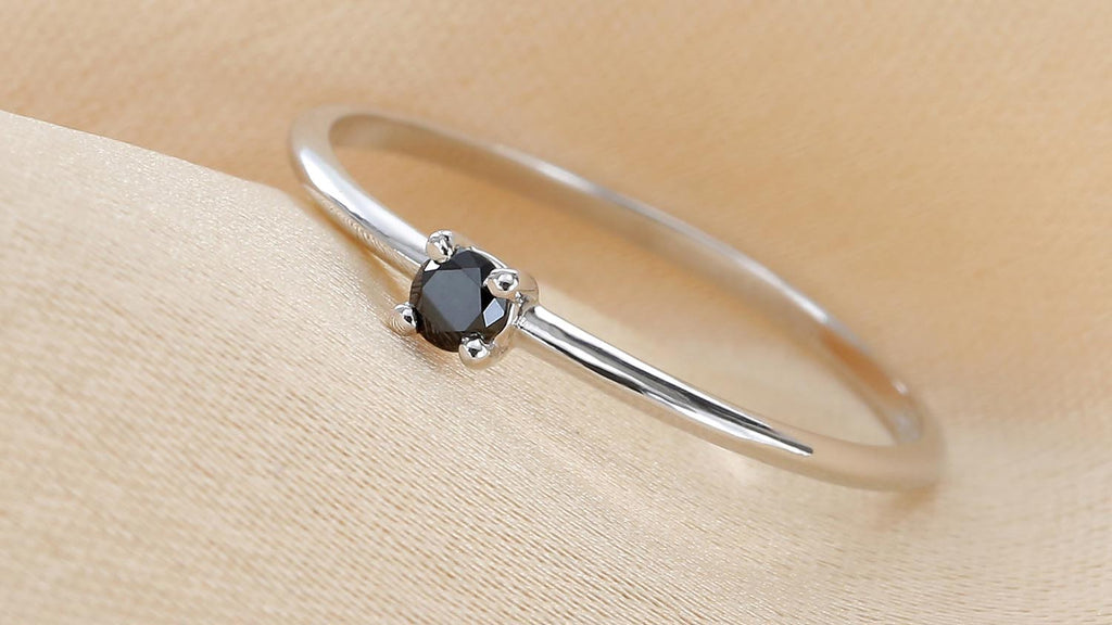 The Saral ring in 18K white gold set with black diamonds, by Mayuri
