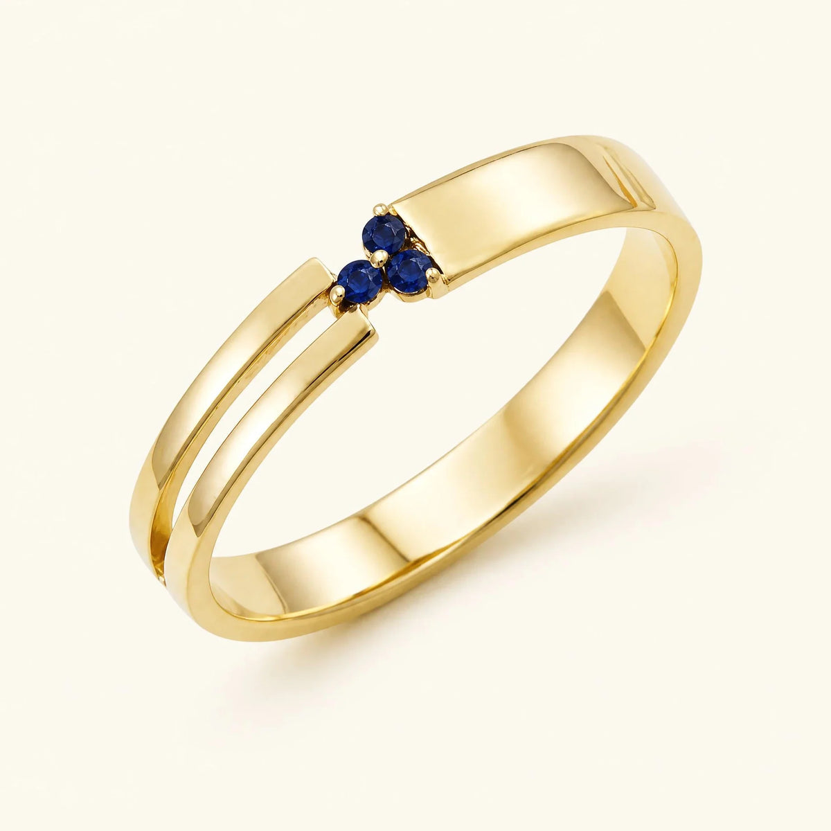 Three stone sapphire ring for men in yellow gold