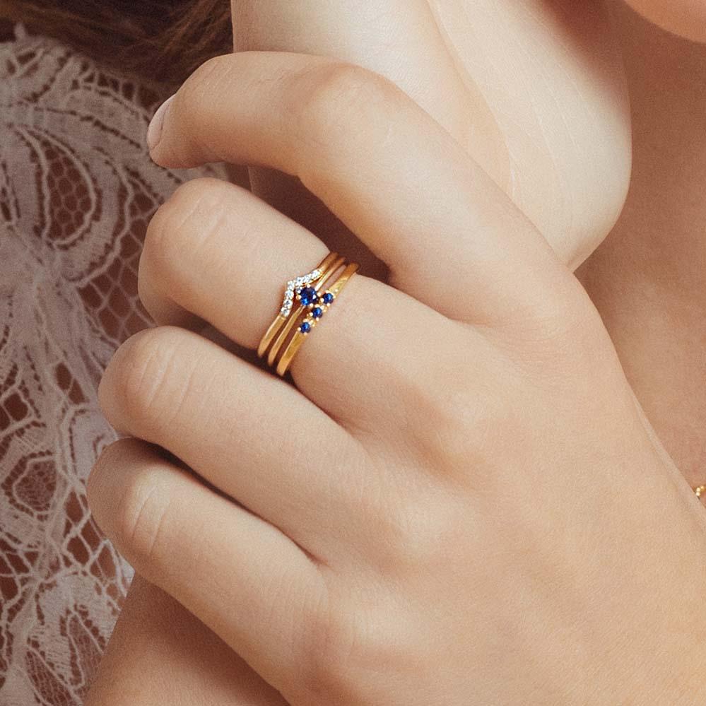 gold, sapphire and diamond ring