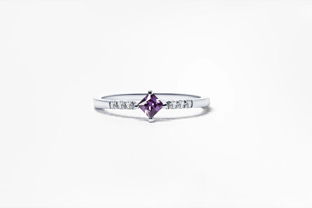 Mayuri amethyst jewel in 18K yellow gold, ideal as a Valentine's Day gift