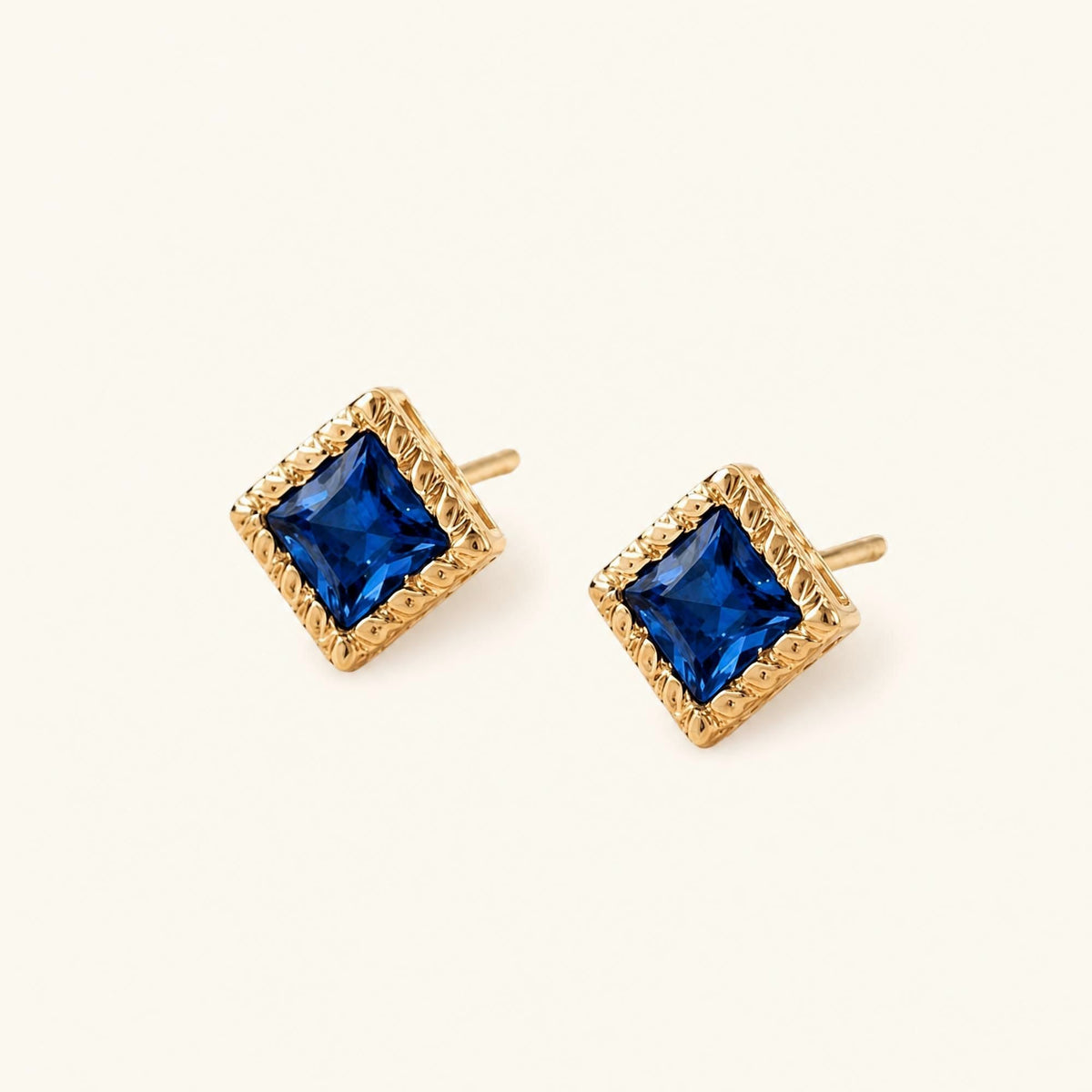 Indrani sapphire earrings in yellow gold