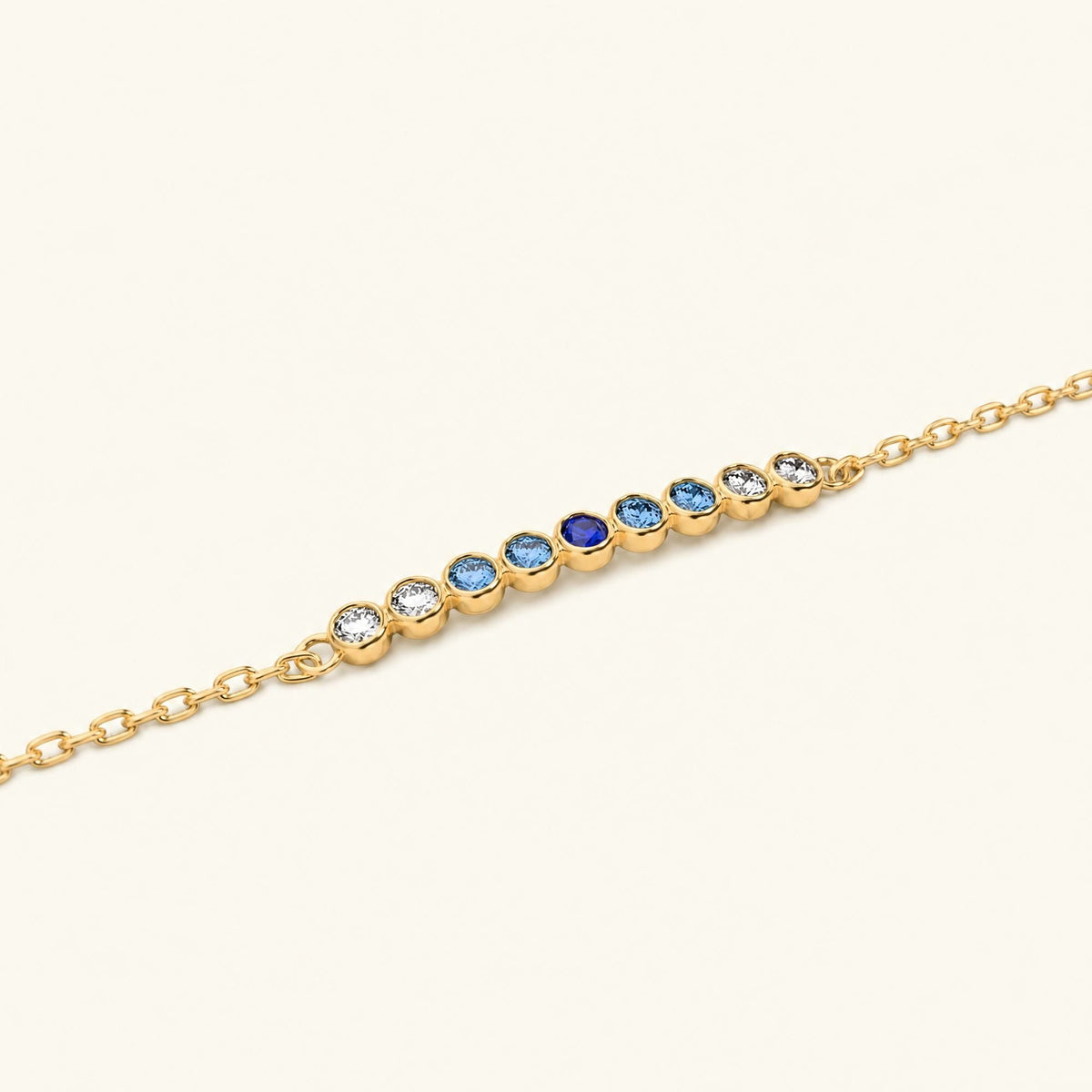 Noor yellow gold bracelet with horizon sapphire