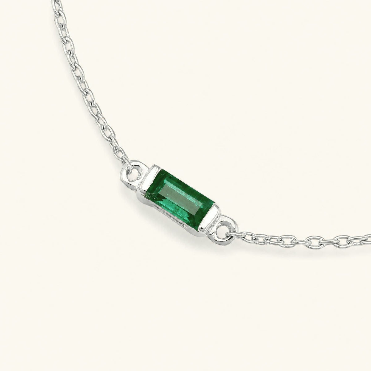 Shanti emerald bracelet white gold