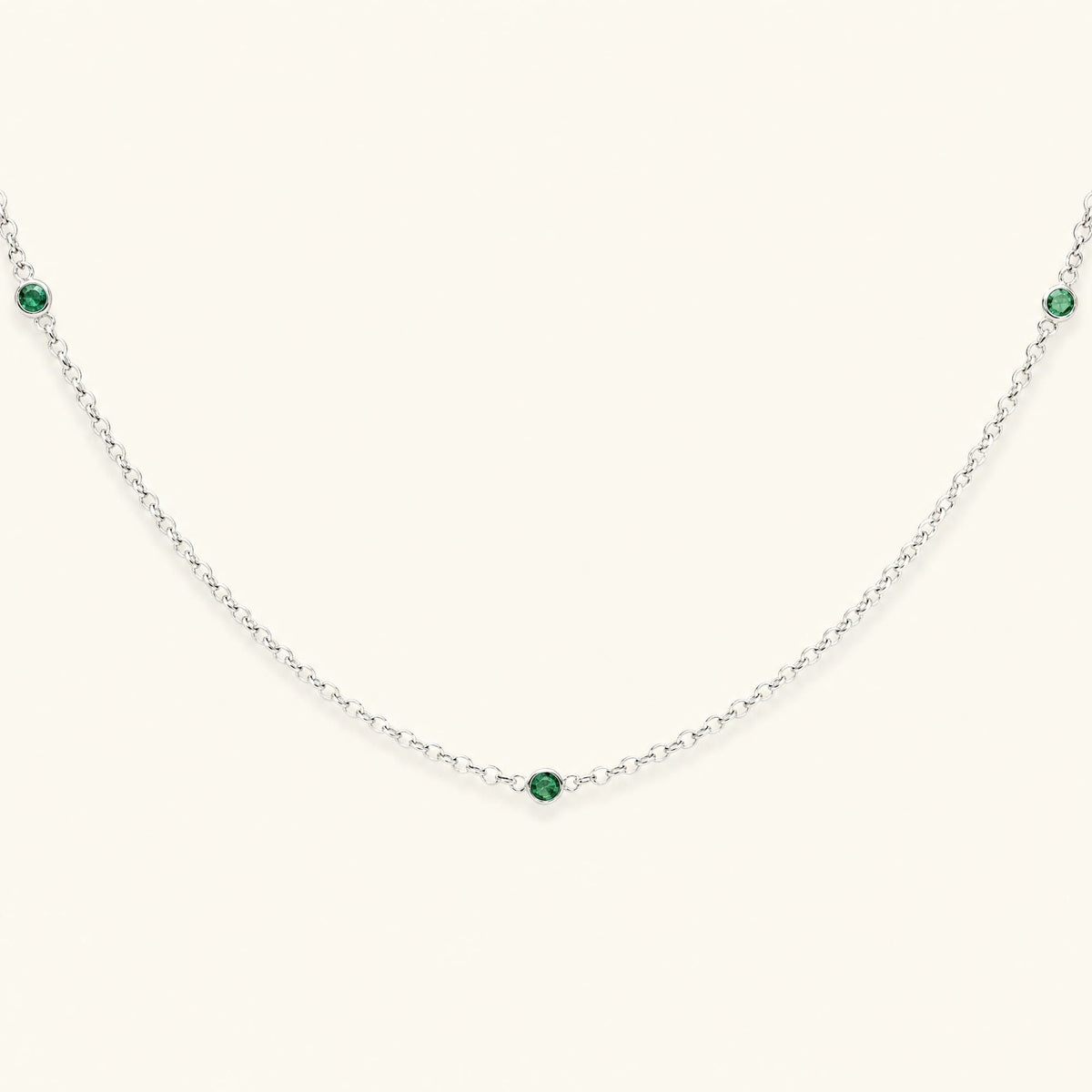 Choker necklace in silver and emerald