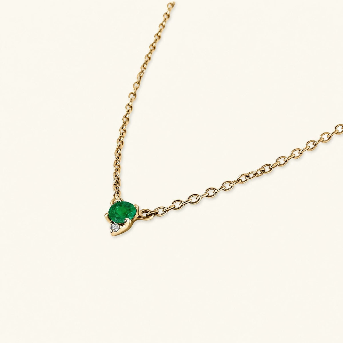 Devi necklace emerald and diamond