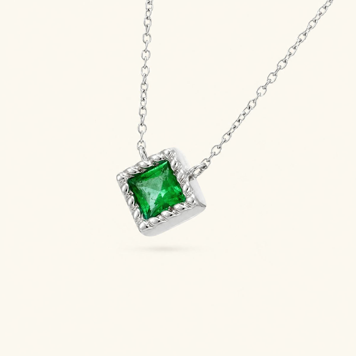 Emerald pendant white gold princess cut