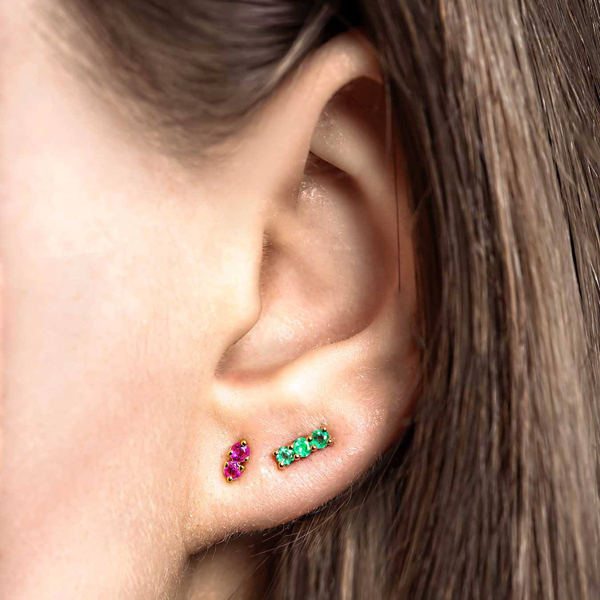 combination of ruby ​​and emerald earrings