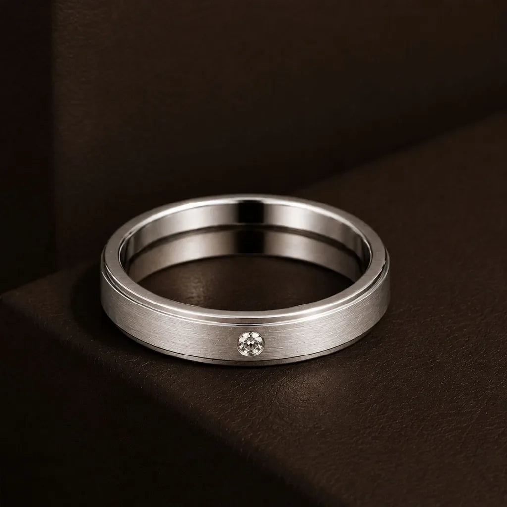 18K white gold wedding ring set with a Mayuri-certified diamond