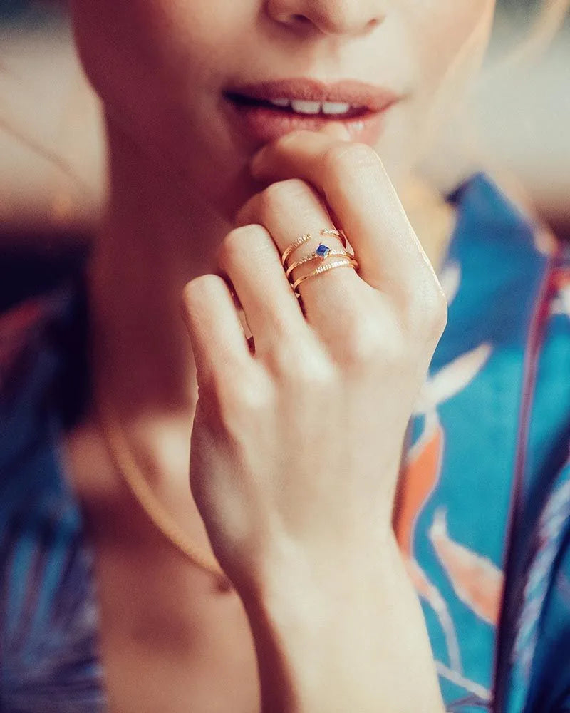 Blue sapphire and diamond ring in 18K yellow gold worn on the hand by Mayuri