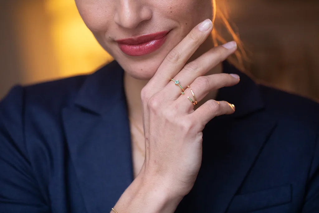 The Kali ring set with a natural emerald and diamonds in 18K yellow gold by Mayuri, worn on the hand