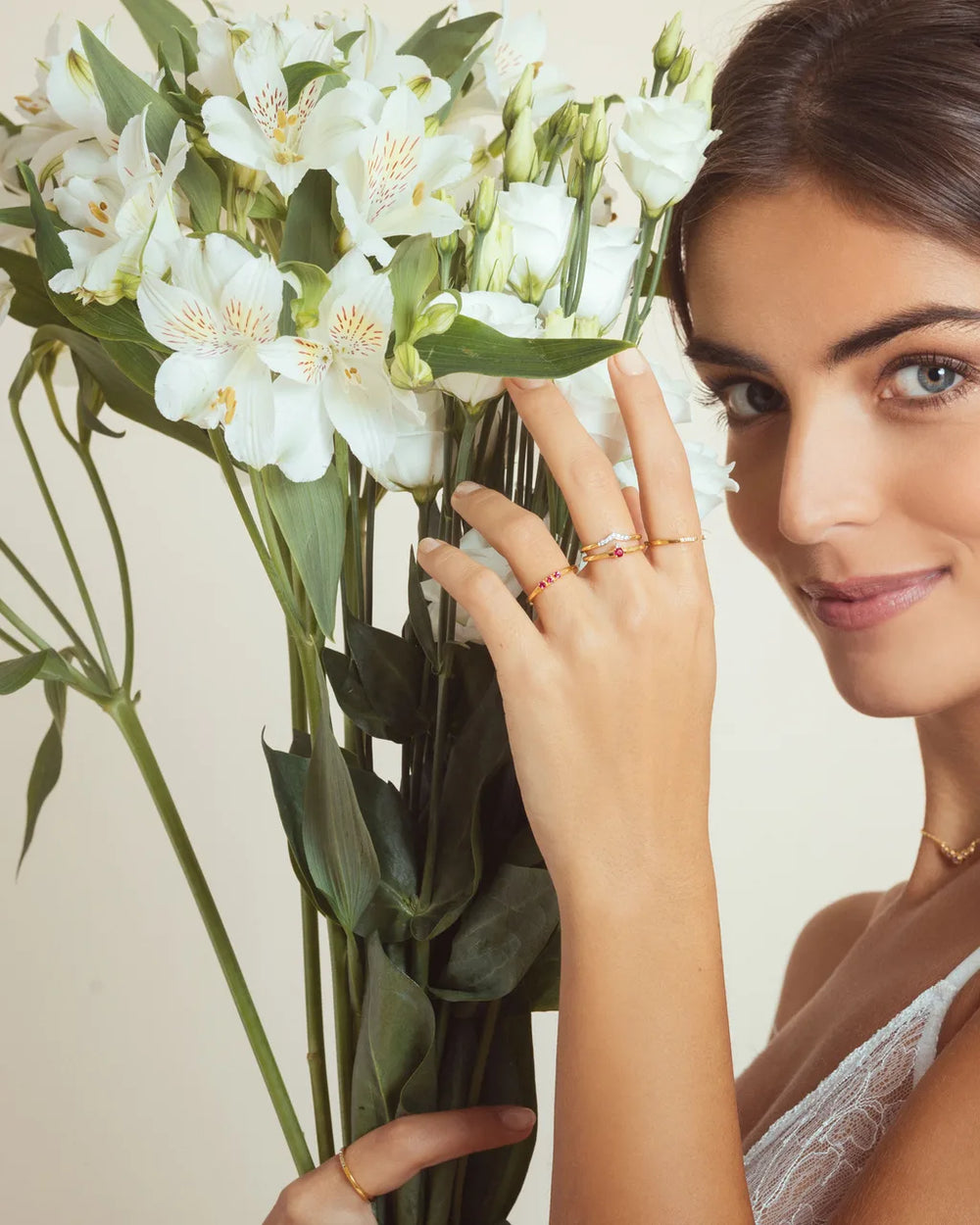 18K yellow gold ruby rings and Nadi necklace worn by Mayuri, highlighted with white flowers